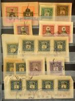 Több száz darab régi okmánybélyeg közepes berakóban (egy része ömlesztve)