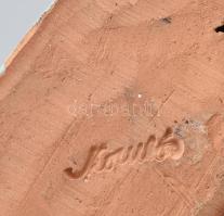 Komlós vadász a nyúllal, kézzel festett mázas kerámia, jelzett, apró lepattanással 15x17 cm