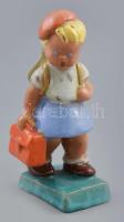 Komlós: világgá menő kislány. Színes mázakkal festett kerámia. Kopásnyomokkal. Jelzett. m: 15 cm