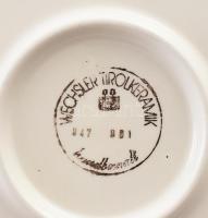 Osztrák mázas kerámia edény fa nyéllel, kézzel festett virágos mintával, jelzett: Wechsler-Tirolkera...