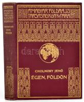 Dr. Cholnoky Jenő (1870-1950): Égen, földön. Földrajzi értekezések. A Magyar Földrajzi Társaság Könyvtára. Bp., [1935], Franklin-Társulat, 197+(3) p.+ 24 (kétoldalas fekete-fehér képtáblák) t. Szövegközi és egészoldalas térképekkel. Kiadói aranyozott egészvászon sorozatkötésben, kissé kopott gerinccel, egyébként jó állapotban.