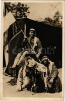 1933 Gödöllő, Cserkész Világ Jamboree, Szíriai cserkészek az ajándékba hozott tevével, a tevét a Jamboree után a Budapesti Állatkertnek ajándékozták / Syrian scout camp with the camel brought as a gift. It was later gifted to the zoo (fl)