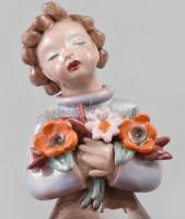 H. Ráhmer Mária (1911-1998): Kislány virágcsokorral. Mázas kerámia, enyhén irizáló hatású mázzal. Je...