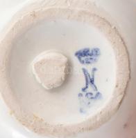 4 db porcelán virágos kosárka, kézzel festett, közte egy jelzett, változó állapotban, m: 5,5 - 7 cm