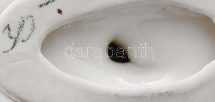 4 db porcelán figura: kisfiú talicskával, fuvolázó fiú, táncoló lánykák. Kézzel festett, részben jel...