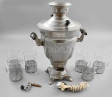 Szovjet elektromos szamovár, hálózati csatlakozóval, működő állapotban, m: 38 cm + Hozzá 6 személyes üveg teáspohár készlet, fém tartókkal, m: 11 cm