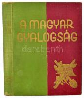 Ajtay Endre et alii: A magyar gyalogság. A magyar gyalogos katona története. Bp., é. n., Reé László Könyvkiadó- és Terjesztővállalat. Számos érdekes képpel és írással. Kiadói, aranyozott egészvászon kötésben, kissé kopott borítóval és gerinccel, előzéklapon, címlapon és néhány nagyon kevés lapon apró foltokkal, máskülönben jó állapotban.