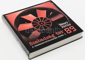Rákay Philip: Szabadság tér 89. A rendszerváltoztatás aktái I. kötet. (Bp.), 2015, szerzői magánkiadás. 390 p. Gazdag képanyaggal illusztrálva. Kiadói papírkötés, zsugorfóliában.