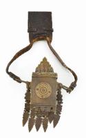 Oszmán / török lőszertartó, bronz, berakásokkal, szerelékkel díszített, bőr szíjjal, 12x4 cm