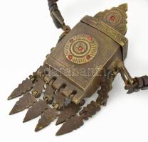 Oszmán / török lőszertartó, bronz, berakásokkal, szerelékkel díszített, bőr szíjjal, 12x4 cm