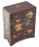 Antik japán lakkozott ékszeres szekrény, festett díszítéssel és fémveretekkel, sérülésekkel, jelzéss...
