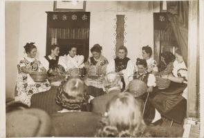 cca 1930 Kosárfonás. Diskay jelzett művészfotó 18x12 cm