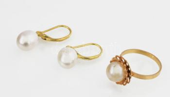 Aranyozott ezüst (Ag) gyűrű + fülbevaló pár, gyöngy díszítéssel, bruttó: 6,1 g