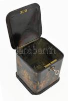 Antik kínai festett fém teásdoboz, kopással, sérüléssel, kulccsal, 11x11x11 cm