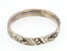 Ezüst (Ag) karkötő, jelzés nélkül, sérüléssel, nettó: 15,6 g