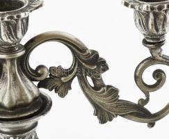 Szecessziós háromágú gyertyatartó, levélmotívumokkal díszített, jelzés nélkül, kis kopással, m: 32 c...