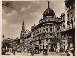 Régi egészbőr fotóalbum réz veretekkel vizitkártyáknak, sérült. Későbbi Budapest fotókkal