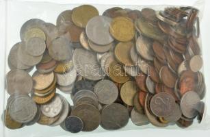 Vegyes, magyar és külföldi érmetétel mintegy ~1kg súlyban T:vegyes Mixed, Hungarian and foreign coin lot (~1kg) C:mixed