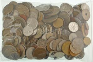 Vegyes, magyar és külföldi érmetétel mintegy ~1kg súlyban T:vegyes Mixed, Hungarian and foreign coin lot (~1kg) C:mixed