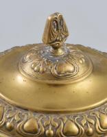 Antik üvegbetétes réz gyümölcskínáló, körben áttört- és gyümölcsmintákkal díszítve, pótolt üvegbetét...