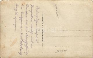 SMS Lika osztrák-magyar Tátra-osztályú romboló búvára mielőtt lemerül ellenőrizni a propellereket az...