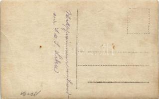 SMS Lika osztrák-magyar Tátra-osztályú romboló matrózai úszóverseny közben, gőzbárka / K.u.K. Kriegs...