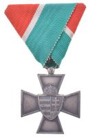 1940. "Nemzetvédelmi Kereszt" ezüstözött bronz kitüntetés eredeti mellszalagon T:XF Hungary 1940. "National Defense Cross" silver plated bronze decoration on original ribbon C:XF NMK 442.