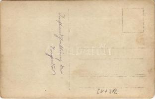 SMS Lika osztrák-magyar Tátra-osztályú romboló matrózai torpedó karbantartás közben / K.u.K. Kriegsm...