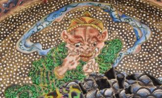 cca 1900 Satsuma nagy méretű kerámia dísztál, préselt és festett mintával, jelzés nélkül, kis kopott...