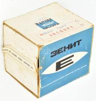 cca 1960-1970 Zenit-E szovjet fényképezőgép, Helios-44 2/58 objektívvel, eredeti dobozában, leáíráss...