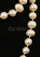 Tenyésztett gyöngy nyaklánc, ezüst (Ag) kapoccsal, jelzéssel, h: 54 cm