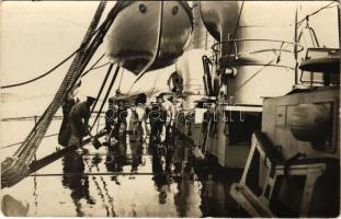 Osztrák-magyar haditengerészet Monarch-osztályú hadihajó fedélzetét mossák a matrózok / K.u.K. Kriegsmarine / Austro-Hungarian Navy Monarch-class battleship's deck cleaned by mariners. photo