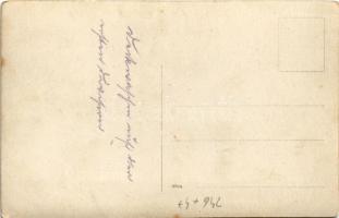 Osztrák-magyar haditengerészet Monarch-osztályú hadihajó fedélzetét mossák a matrózok / K.u.K. Krieg...