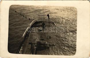 Durres, Durazzo; Osztrák-magyar haditengerészet által elsüllyesztett hajó tatján álló matróz / K.u.K. Kriegsmarine / WWI ship sunken by Austro-Hungarian Navy, mariner standing on the stern. photo (EK)