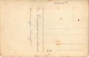 Durres, Durazzo; Osztrák-magyar haditengerészet által elsüllyesztett hajó tatján álló matróz / K.u.K...