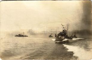 Osztrák-Magyar Monarchia haditengerészet Tb 90 F (később portugál Liz) torpedónaszádja / K.u.K. Kriegsmarine Hochsee SM Torpedoboot 90F / Austro-Hungarian Navy torpedoboat. photo (Rb)