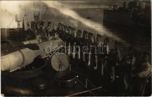 Osztrák-magyar haditengerészeti romboló fedélzete, matrózok fegyverben / K.u.K. Kriegsmarine Matrosen / Austro-Hungarian Navy destroyer's mariners with guns on deck. photo