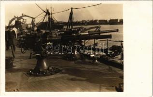 K.u.K. Kriegsmarine Abwehr Batterie / Osztrák-magyar haditengerészeti fedélzeti védelmi fegyverek torpedók ellen / Austro-Hungarian Navy battleships Skoda 7.0 cm defense guns against torpedo attacks. photo