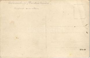 Osztrák-Magyar Haditengerészeti gyorstüzelő gyakorlat, a lövéseket a fedélzet felett futó telefon ká...