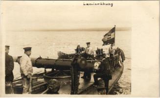 Osztrák-magyar matrózok torpedó gyakorlat közben / K.u.K. Kriegsmarine Torpedo Lancier Übung / WWI Austro-Hungarian Navy mariners launching a torpedo. Pola 1916 Jahn