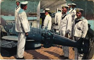 Osztrák-magyar matrózok torpedó gyakorlat közben / K.u.K. Kriegsmarine Torpedolancierübungen / WWI Austro-Hungarian Navy mariners launching a torpedo. Marincovich Pola (Rb)