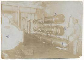 Osztrák-magyar csatahajó torpedó tárolószobájának belseje / K.u.K. Kriegsmarine / WWI Austro-Hungarian Navy battelship's torpedo room interior. photo (non PC) (11,3 x 8 cm) (Rb)