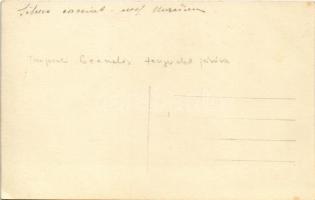 Osztrák-magyar matrózok próbálnak egy torpedót beemelni egy tengeralattjáróra / K.u.K. Kriegsmarine ...