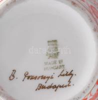 Zsolnay piros virágmintás váza, matricás, kis kopással, jelzéssel, m: 15 cm