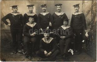 1914 SMS METEOR az Osztrák-Magyar Monarchia Meteor-osztályú torpedóhajó matrózai / K.u.K. Kriegsmarine Matrosen / Austro-Hungarian Navy torpedo gunboat's mariners. Atelier Laforest Tivat-Teodo photo (Rb)