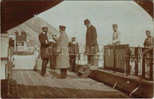 1916 Kotor, Cattaro; SMS BLITZ Osztrák-Magyar Monarchia Komet-osztályú torpedóhajója (őrhajója) fedélzete Mirkó montenegrói herceg látogatásakor, kapitány, matrózok és katonák / K.u.K. Kriegsmarine / Austro-Hungarian Navy Komet-class torpedo boats deck during the arrival of Prince Mirko of Montenegro, captain, mariners and soldiers. photo