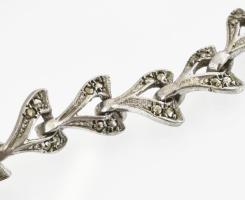 Ezüst (Ag) karkötő, platinával lefújt markazit kövekkel. Jelzett, mesterjegyes 11,87 g