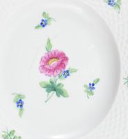 Herendi virágmintás süteményes készlet, szép állapotban, egyik darabon kis hajszálrepedéssel. Jelzet...