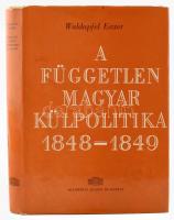 Waldapfel Eszter: A független magyar külpolitika 1848-1849. Bp., 1962, Akadémiai Kiadó. Első kiadás. Kiadói egészvászon-kötés, minimálisan sérült kiadói papír védőborítóban, intézményi bélyegzőkkel. Megjelent 1000 példányban.