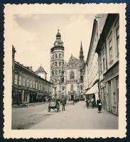 cca 1940 Kassa, utcakép a Szent Erzsébet-székesegyházzal (kassai dóm), fotó, jó állapotban, 6,5x6 cm